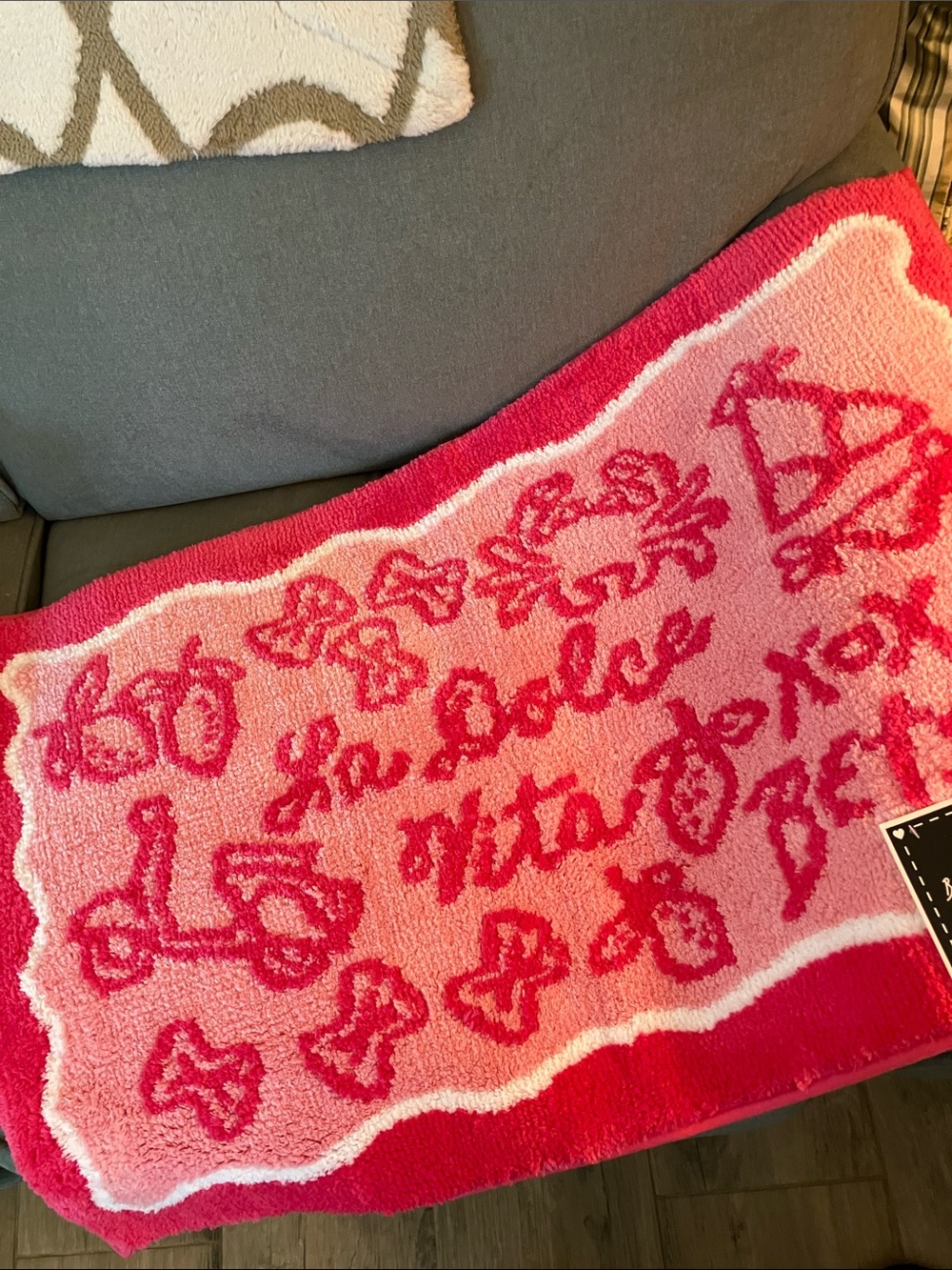 🎀Betsey Johnson bath rug kitchen mat hallway rug hot pink super soft NWT